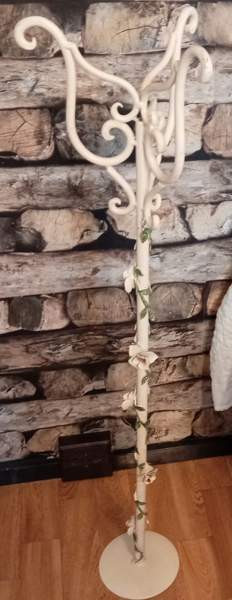 Kukkateline/kukkapylväs. Pori - valokuva 2