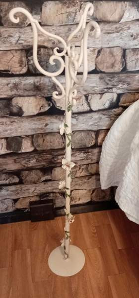 Kukkateline/kukkapylväs. Pori - valokuva 1