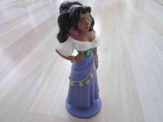 Esmeralda muovinen hahmo Turku