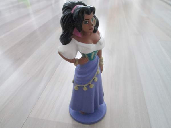 Esmeralda muovinen hahmo Turku - photo 3