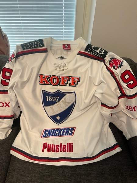 HIFK Kimmo Kuhdan pelipaita Vantaa - valokuva 1