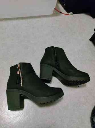 Mustat vetoketjulliset korkokengät Kuopio