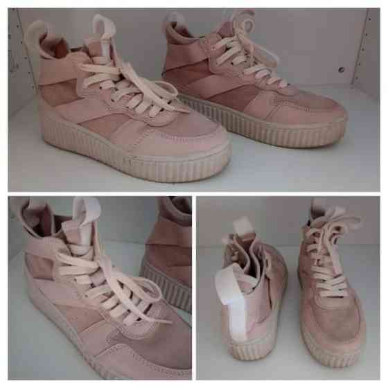 Puuteriroosa Varsitennarit (nahkaa ja mokkaa) Turku