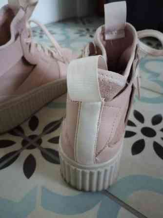 Puuteriroosa Varsitennarit (nahkaa ja mokkaa) Turku