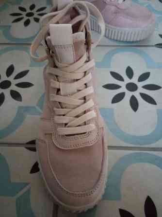 Puuteriroosa Varsitennarit (nahkaa ja mokkaa) Turku