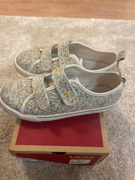 Kankaiset tennarit tarroilla. Kesä saapuu Nurmijaervi – foto 3