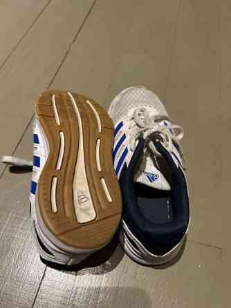 Sisäpelitossut / lenkkarit Adidas koko 33 Лохья