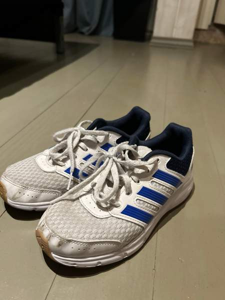 Sisäpelitossut / lenkkarit Adidas koko 33 Lohja - photo 1