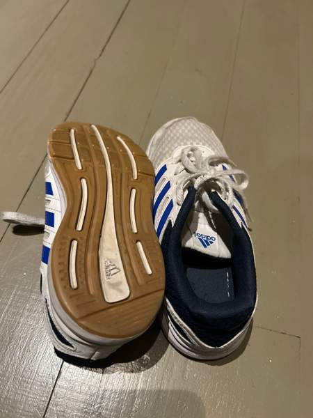 Sisäpelitossut / lenkkarit Adidas koko 33 Lohja - photo 2