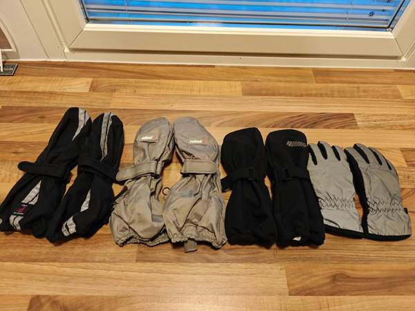 Neljät hanskat välikauteen n. 4-5 -vuotiaalle Пори - изображение 1