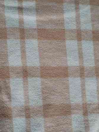 Kaksi vaaleaa puuvillahuopaa Helsinki