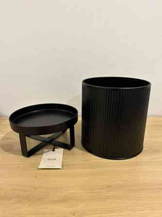 Ferm Living musta Pot-ruukku, pieni Vihti