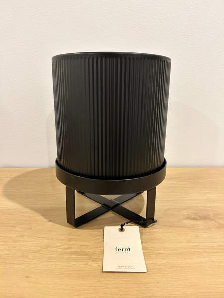 Ferm Living musta Pot-ruukku, pieni Вихти - изображение 4