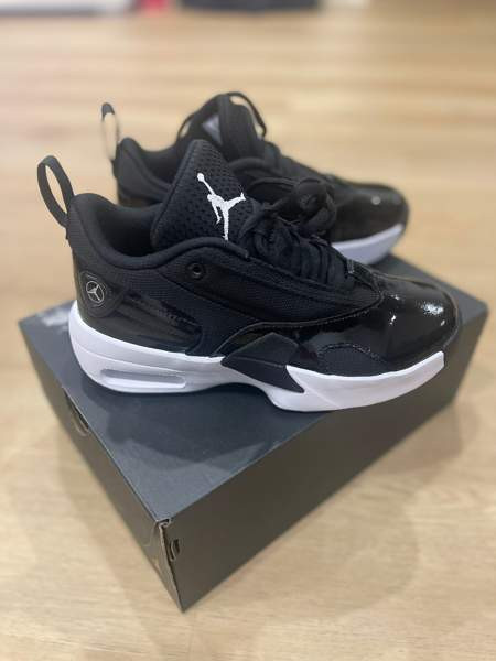 Sisäpelikengät- Jordan Turku – foto 5