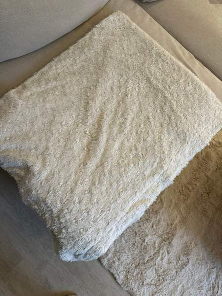 Hemtex vaalea pörröinen torkkupeitto Vantaa - photo 1