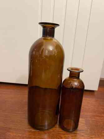Kaksi ruskeaa lasipulloa Вантаа