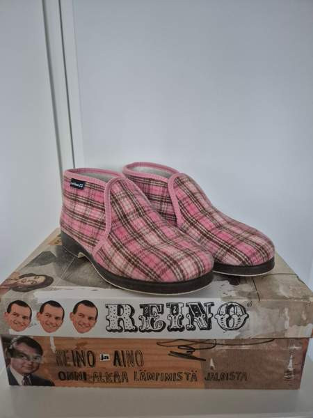 Vaaleanpunaiset Reinot Helsinki - photo 1