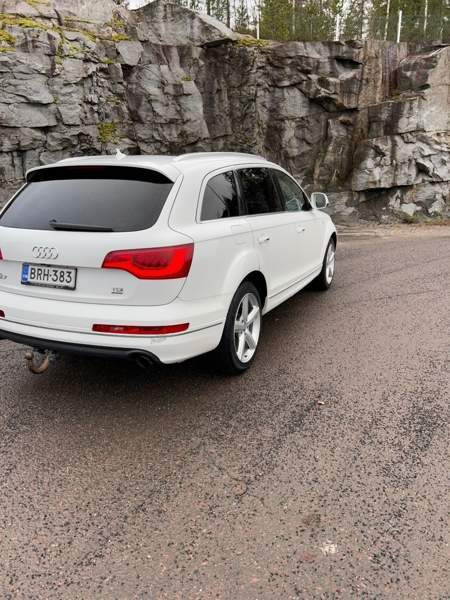 Audi Q7 Холлола - изображение 6
