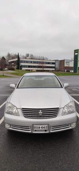Toyota Crown Jyväskylä - valokuva 2