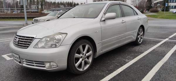 Toyota Crown Jyväskylä - valokuva 3
