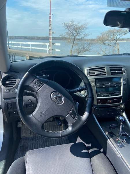 Lexus IS Sarov - valokuva 6