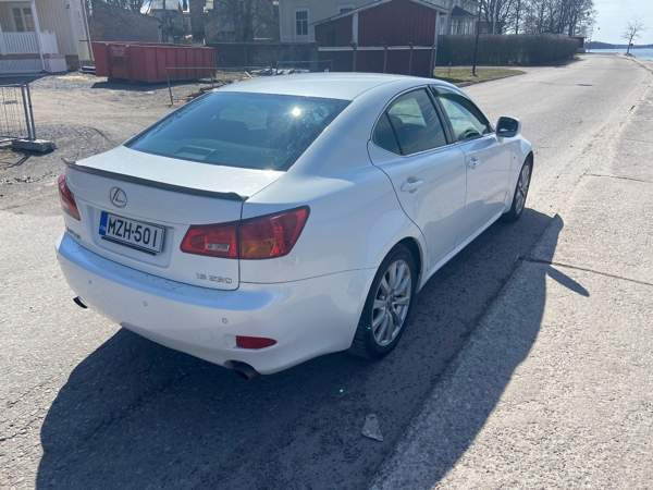 Lexus IS Sarov - valokuva 4