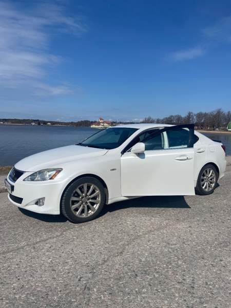 Lexus IS Sarov - valokuva 2