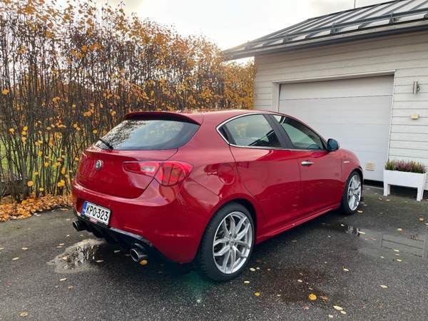 Alfa Romeo Giulietta Glebychevo - valokuva 2