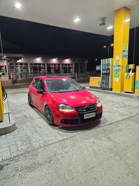 Volkswagen Golf Sarov - valokuva 1