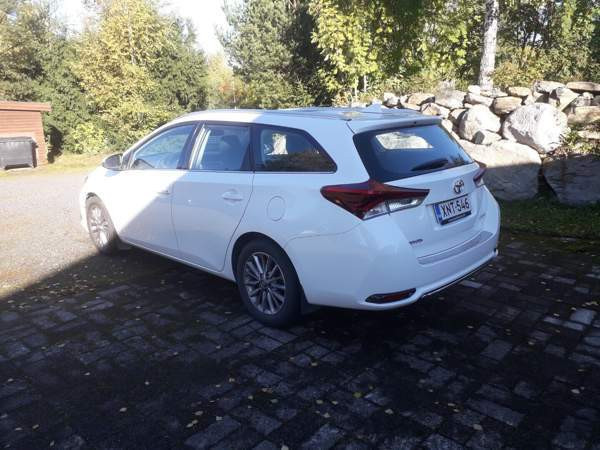 Toyota Auris Pirkkala - valokuva 2