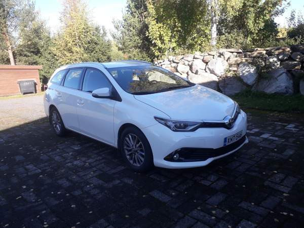Toyota Auris Pirkkala - valokuva 1