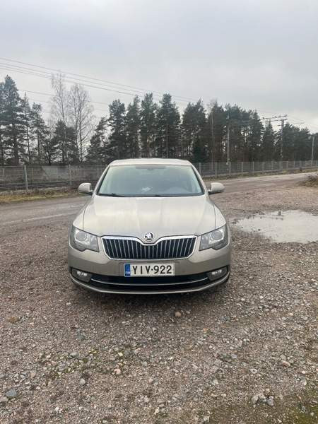 Skoda Superb Glebychevo - valokuva 1
