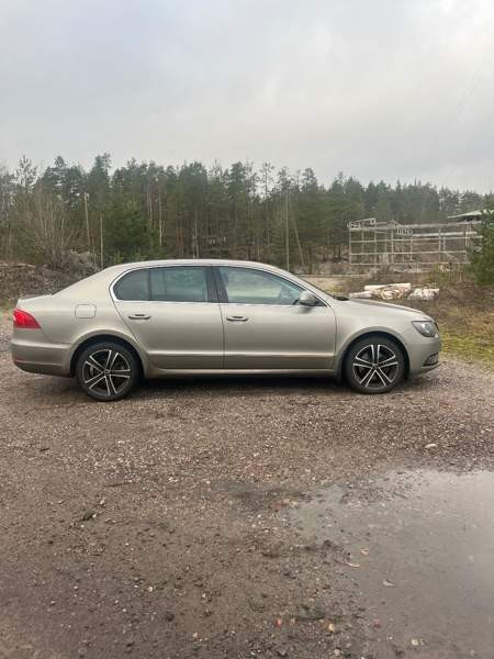 Skoda Superb Glebychevo - valokuva 7