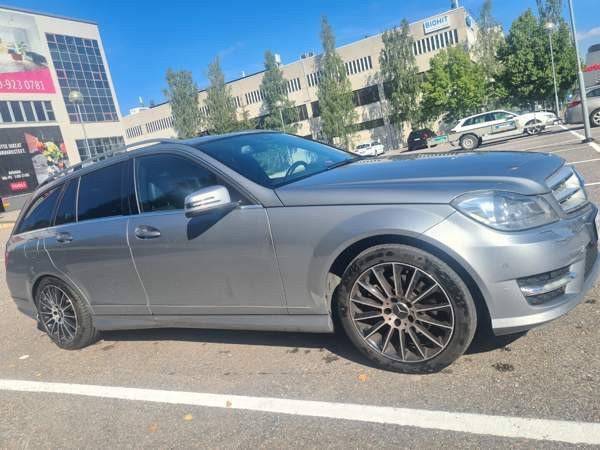 Mercedes-Benz 180 Helsinki - valokuva 1