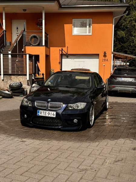 BMW 330 Vantaa - valokuva 2
