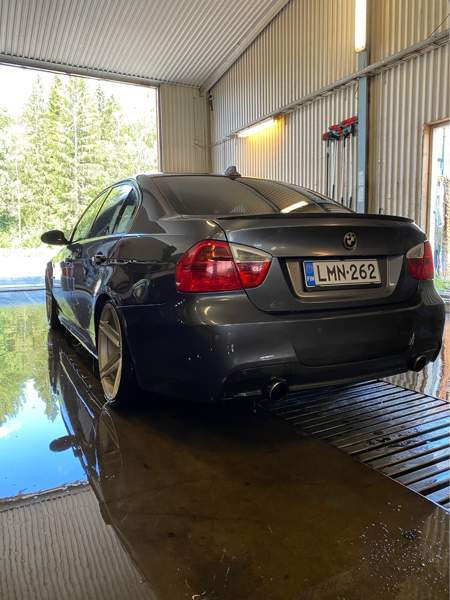 BMW 330 Raasepori - valokuva 2