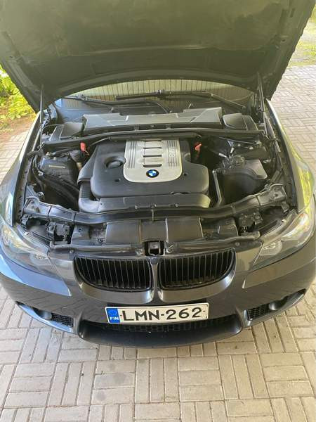 BMW 330 Raasepori - valokuva 6