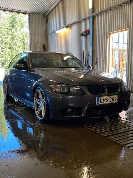BMW 330 Raasepori - valokuva 1