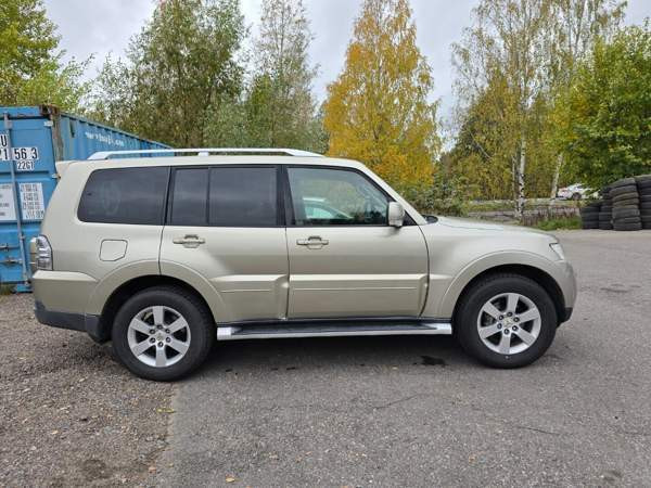 Mitsubishi Pajero Вантаа - изображение 1