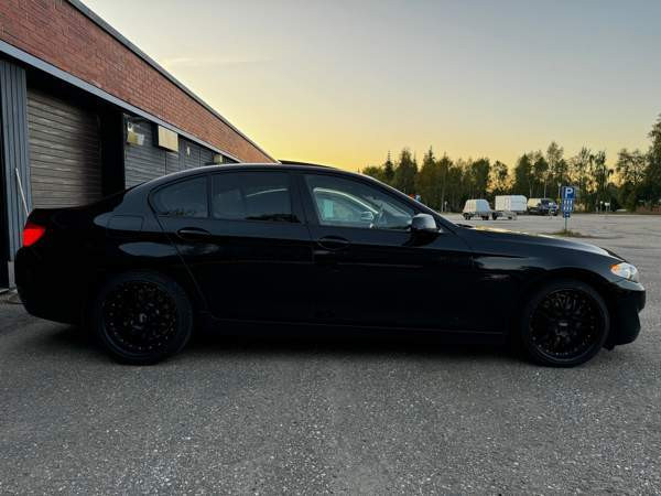 BMW 528 Lons-le-Saunier - valokuva 2