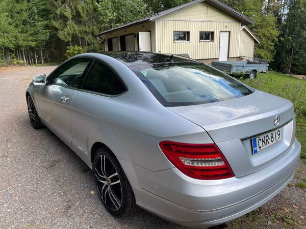 Mercedes-Benz C Вихти - изображение 5