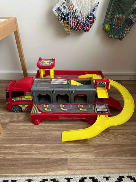 Parkkipaikka auto. Kuorma-auto, leluauto Вантаа - изображение 1