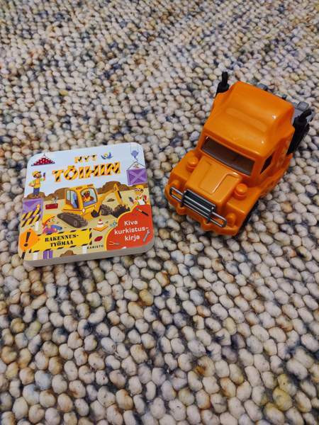 Työmaa kurkistuskirja ja Plasto rekka Turku – foto 1