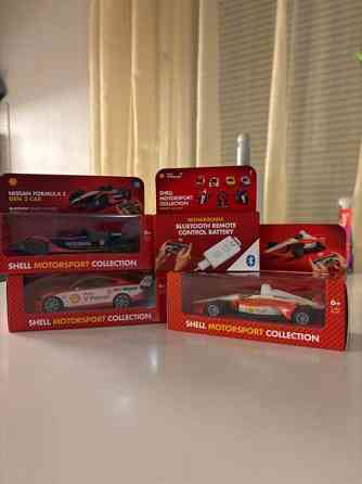 Kauko-ohjattavaa urheiluautoa ja akku Espoo