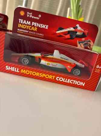 Kauko-ohjattavaa urheiluautoa ja akku Espoo