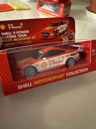 Kauko-ohjattavaa urheiluautoa ja akku Espoo