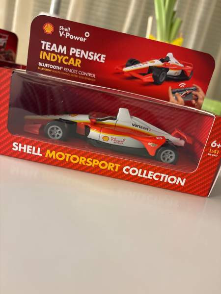 Kauko-ohjattavaa urheiluautoa ja akku Espoo – foto 3