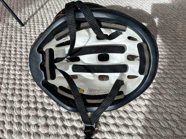 Aikuisten pyöräilykypärä  M 54-58 Helsinki - valokuva 2