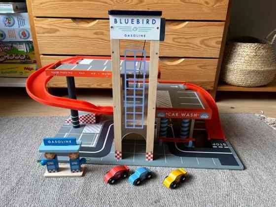 Puinen parkkihalli Helsinki