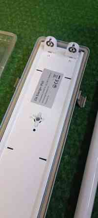 Loisteputkivalaisin 4 kpl (yht. 30€) Akaa